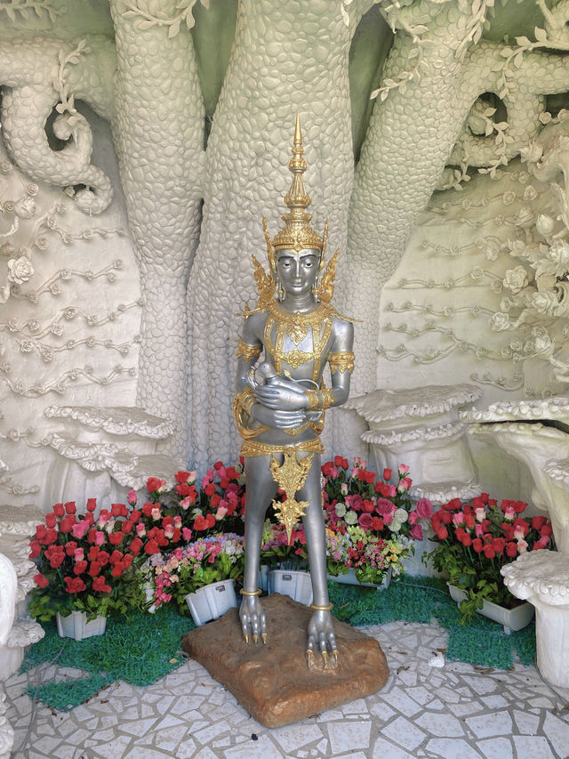 วัดอินทราราม อยุธยา — ลอดซุ้มประตูโบสถ์ 🕊️✨🙏🏻