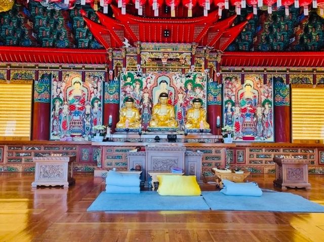 海と共鳴する神聖な空間、海東龍宮寺