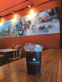 Lapinta Cafe & Roastery คาเฟ่สีส้ม