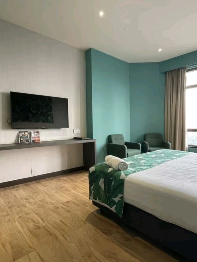 🏨✨ Trove Hotel JB – Where Style Meets Flavor!
