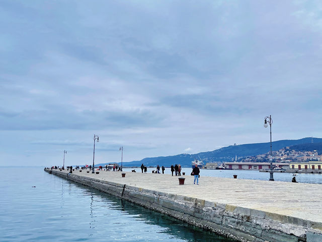 Trieste: Italy's Unique Border City – A Solo Traveler's Paradise! 🇮🇹🇦🇹