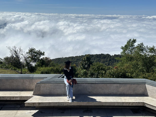Sunrise Over a Sea of Clouds – Royal Pha Doi, Doi Inthanon ⛅️