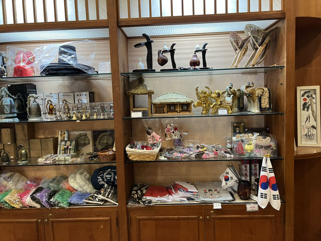 전통혼례장과 기념품점