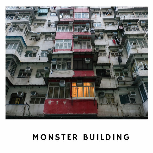 🤖 Monster Building – ฉากฮอลลีวูดกลางฮ่องกง