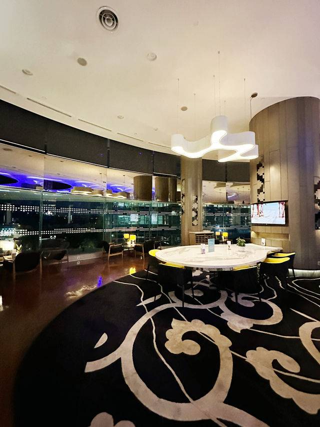 Elegance in Transit – Le Méridien KL Lobby Vibes ✨