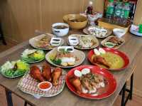 นิยมเส้น ก๋วยเตี๋ยวไก่ตุ๋น & ขนมจีนน้ำยาปักษ์ใต้ ม