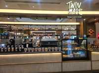 Twin Made – คาเฟ่ลับแต่ไม่ลับ