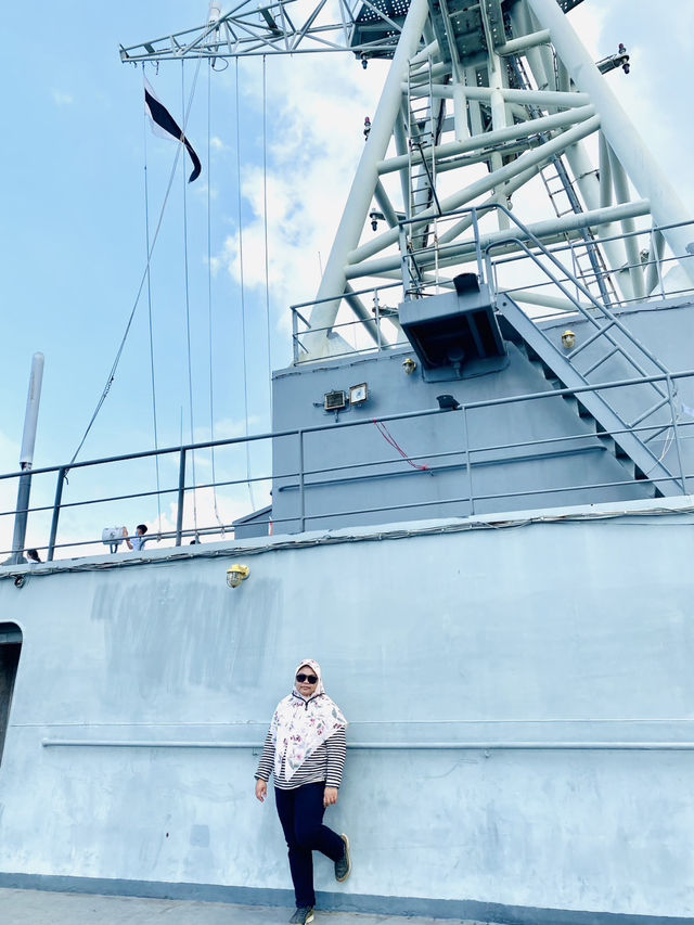 ท่าเรือจุกเสม็ด ฐานทัพเรือสัตหีบ จังหวัดชลบุรี 
