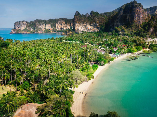 🌅 หาดกะรน…ทรายขาว ลมดี วิวคือที่สุดของความสงบ 🏖️