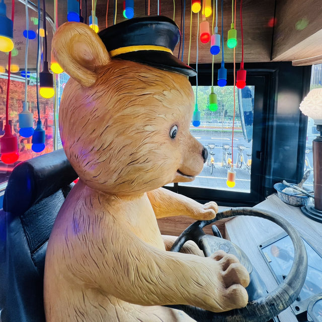 Whimsical Moments with Jimmy’s Moon Bus in Taipei