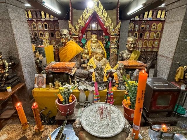 Visit the Majestic Reclining Buddha at Wat Hat Yai Nai