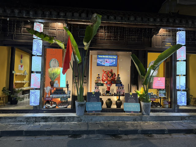 Wandering the Lantern-Lit Streets of Hoi An 🇻🇳✨ Wandering the Lantern-Lit Streets of Hoi An 🇻🇳✨