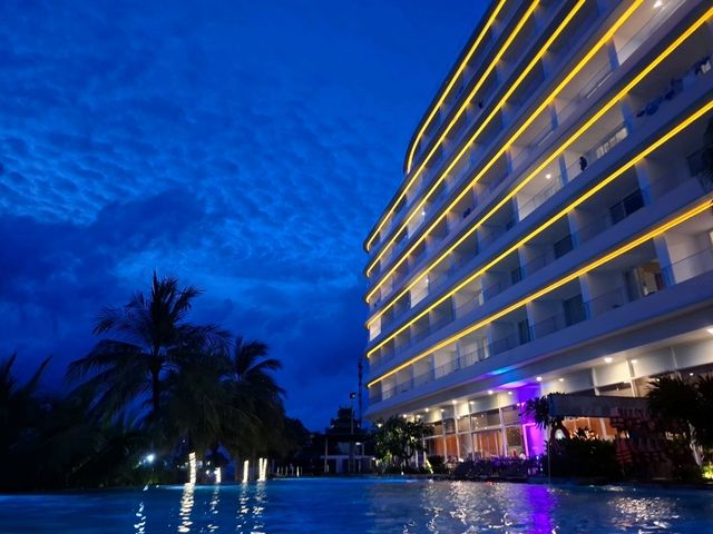位於陽東夜市旁的 Seashells Phu Quoc Hotel & Spa，是旅客到富國島時最受歡迎的五星級酒店之一。