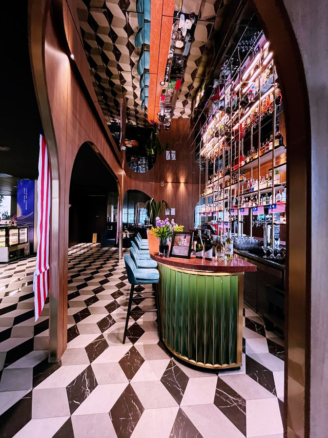 The Botanist Lounge & Bar: Chic Spot for Drinks and Desserts