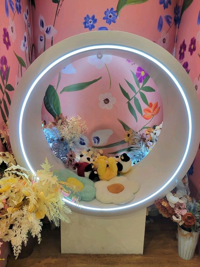 花花世界🌺🌺🌸🌸浪漫精緻打卡咖啡室 花花世界🌺🌺🌸🌸浪漫精緻打卡咖啡室