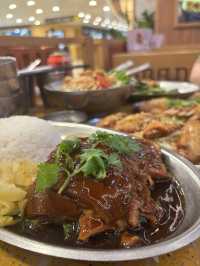 🌶️ 屯門泰料黑馬！「燒豬頸肉+炸蝦餅」封神組合～海南雞鮮嫩到犯規！