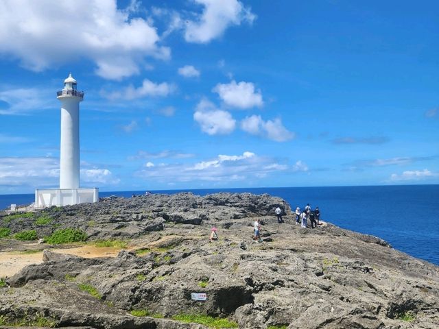 沖繩殘波岬🌊|斷崖絕壁🏝及白色的燈塔 沖繩殘波岬🌊|斷崖絕壁🏝及白色的燈塔