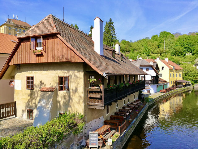 🏰 Český Krumlov – A Fairytale by the River ✨