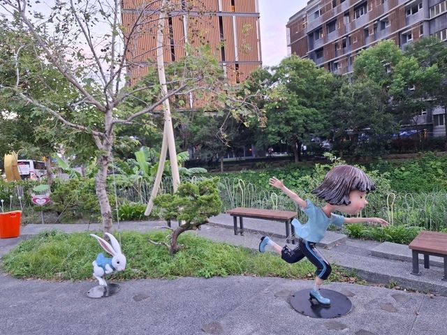 。飯店結合日式溫泉文化與藝術氛圍，打造舒適放鬆的住宿體驗。客房內皆設有半露天溫泉浴池