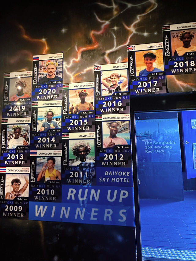 บุฟเฟต์นานาชาติที่ตึกใบหยก