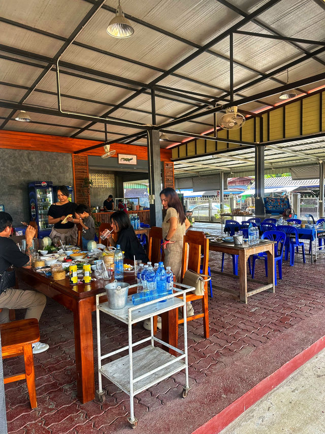 “ลาบเหนือแท้ ๆ ที่เชียงราย — ร้านลาบกำนันดวงแก้ว” 