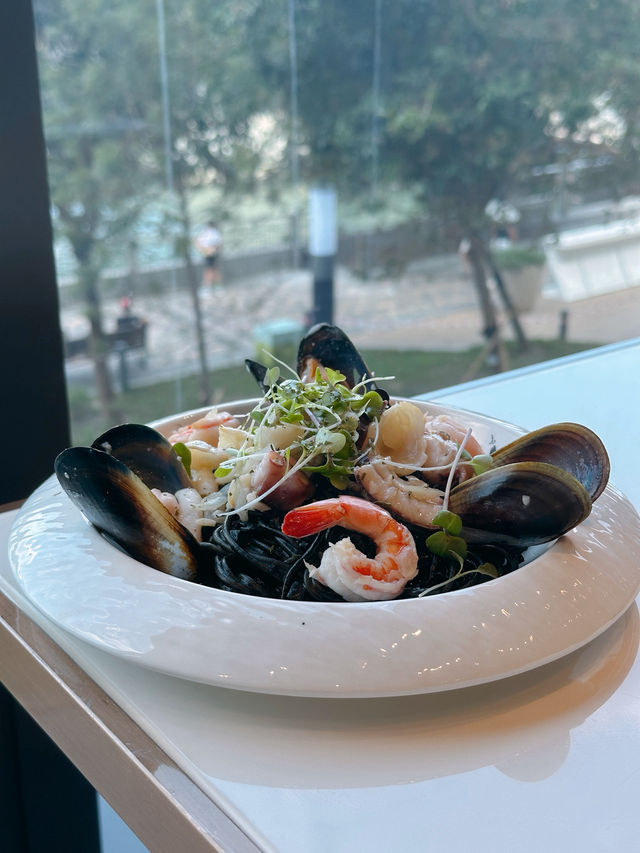 窗邊打卡位拍海景最靚📸  