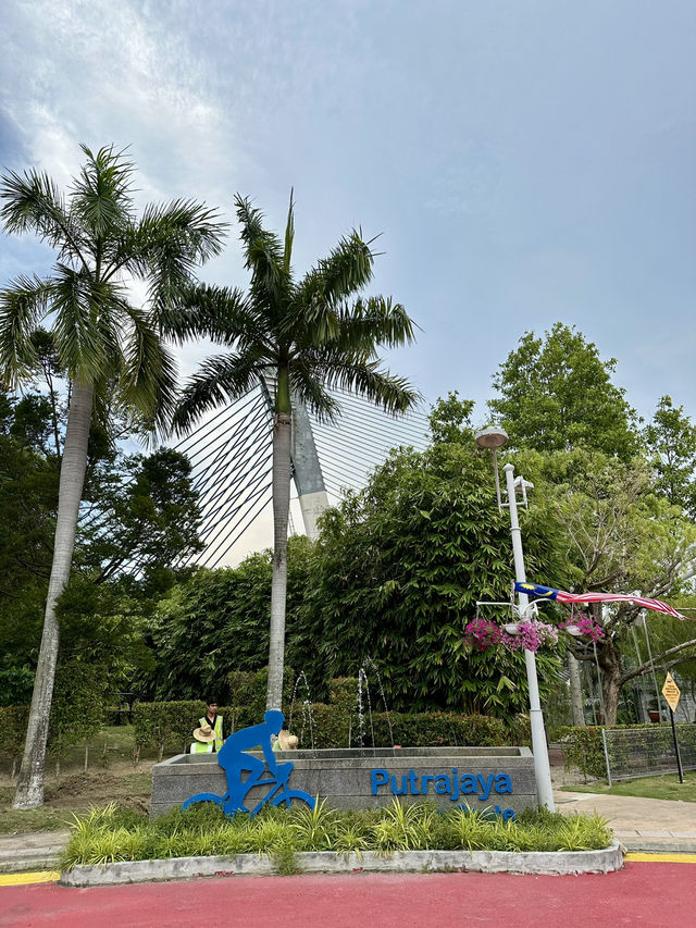 Sunny Escape🌞 Family-Friendly Fun at Anjung Floria Sunny Escape🌞 Family-Friendly Fun at Anjung Floria