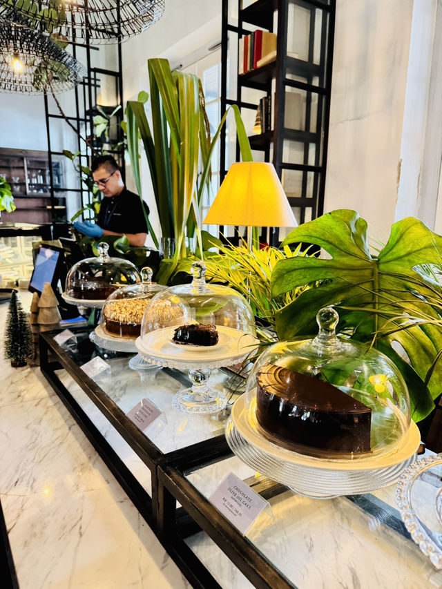 ☕✨ A Chill Afternoon at Commons — Old Court House, Kuching 🌿 ☕✨ A Chill Afternoon at Commons — Old Court House, Kuching 🌿