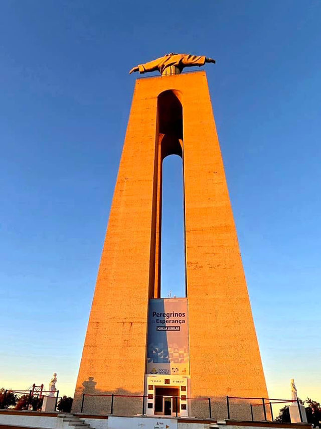 크리스트 레이(Cristo Rei) 시간과 빛의 마법 크리스트 레이(Cristo Rei) 시간과 빛의 마법