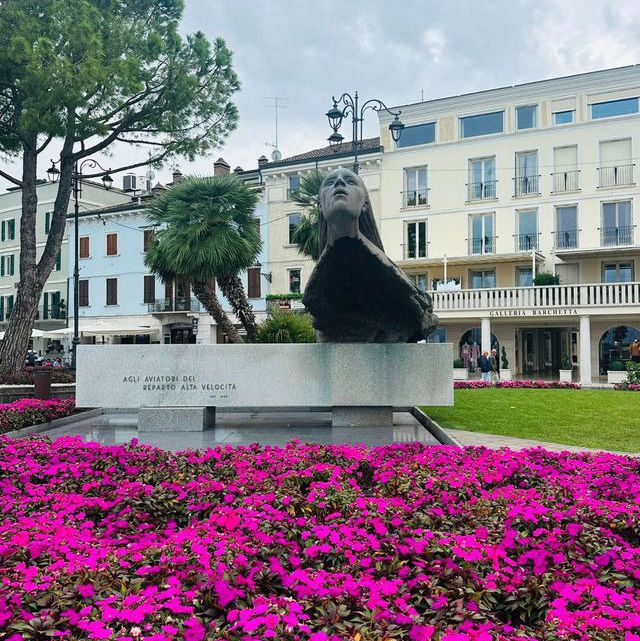 Milan, City of Elegance Milan, City of Elegance