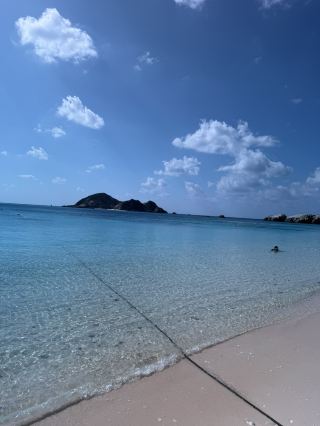 Ready for the ultimate Okinawan escape? 🌊 Tokashiki Island delivers crystal-clear waters, lush green mountains, and insane natural vibes. If you’re in Naha, getting here is a breeze—just 1 hour by ferry and you’re in paradise!

Must-See: Aharen Observatory
Head straight to Aharen Observatory (Aharen, Tokashiki-son, Shimajiri-gun 901-3502 Okinawa) for knockout views. You’ll get that iconic coastline stretch with bright turquoise seas, surrounded by wild green vegetation and mountain backdrops—seriously Instagram-worthy on any sunny day. The spot is perfect for panoramic snaps and just soaking in some chill island energy.

Tip: Get here early for crowd-free photos, or pack a light snack for a mid-hike break—it’s a comfy walk-up and the sea breeze is strong!

How to Get Around:
Tokashiki is super compact, so walking or renting a bicycle makes exploring stress-free. Ferries from Naha depart regularly, so check schedules and book ahead on trip.com to lock down seats.

Food Tips:
Grab fresh seafood bowls or classic Okinawan noodles at local eateries near the Aharen beach area—everything is within easy walking distance!

Practical Stuff:
Currency: Japanese yen is king—bring some cash as card acceptance can be limited. Weather: Summer is peak season (think breezy and sunny), but always pack sunscreen. No visa needed for most tourists, but double-check if you’re coming from outside Japan.

#TokashikiViews #OkinawaNature #BeachEscape #TravelHacks #tripdotcom