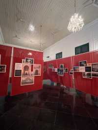 Seni rupa yang hidup dalam keramik dan guci unik