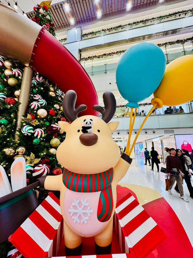 A Fantasia of Frost and Light: New Town Plaza's Seasonal Metamorphosis A Fantasia of Frost and Light: New Town Plaza's Seasonal Metamorphosis