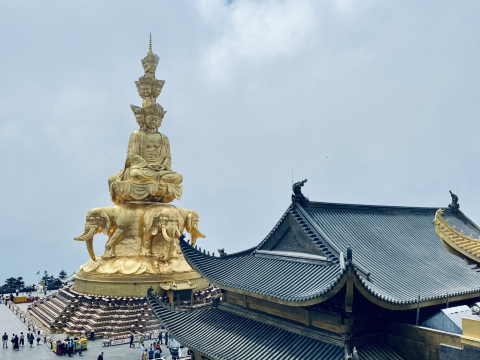 峨眉山金顶：雲海の上で、十方普賢菩薩と向かい合う。 | Trip.com 峨眉山