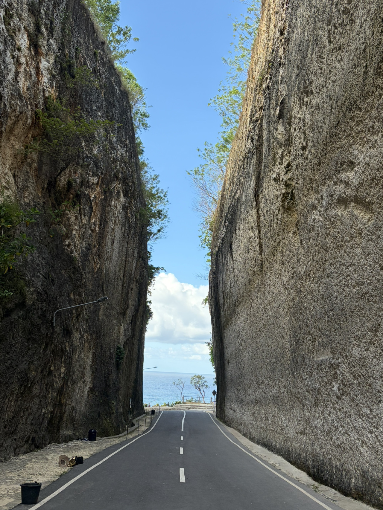 A breathtaking view in southern Bali, Pantai Tanah Barak ✨🏖️

This scenic spot is going viral on social media for its spectacular road lined with towering limestone cliffs on both sides—carved right through the rock—and its crystal-clear, emerald-green ocean 👀✨

If you want to snap photos without the crowds, early morning is your best bet 📷👍✨

To get to Pantai Tanah Barak, you'll need to pass through a gate. If you're on a motorbike, there's an entrance fee of 2,500 IDR 💡

After passing through the gate, head over to the bus stop area to buy your ticket (which includes a beverage that tastes a bit like a sports drink) 🎫

The ticket is a wristband, and the staff will put it on for you ❣️ From there, you'll hop on a buggy that takes you straight to the cliffs 🚌

Seeing it in person was absolutely mind-blowing; the sheer scale of the towering cliff walls is truly overwhelming 🥹💕 It really makes you realize how tiny we humans are 😌
This is definitely a one-of-a-kind view you can't find anywhere else 😉✨

Plus, you get to take in the gorgeous ocean at the same time, which is amazing 💡

Highly recommended for anyone who wants to experience nature's breathtaking beauty firsthand ❣️
It takes a little effort to get there, but if you're curious, you should definitely check it out ☺️✨


⛰️ Pantai Tanah Barak

⏰ 6:00 AM - 6:00 PM

📍 Jl. Tanah Barak, Kutuh, Kec. Kuta Selatan, Kabupaten Badung, Bali
  *Approx. 30–40 mins by car from Ngurah Rai International Airport