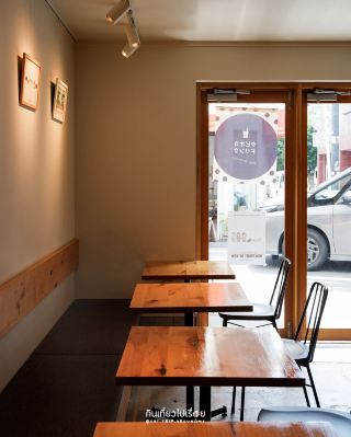 I took a break at Working Cafe Halo while visiting the Gotokuji Temple area.