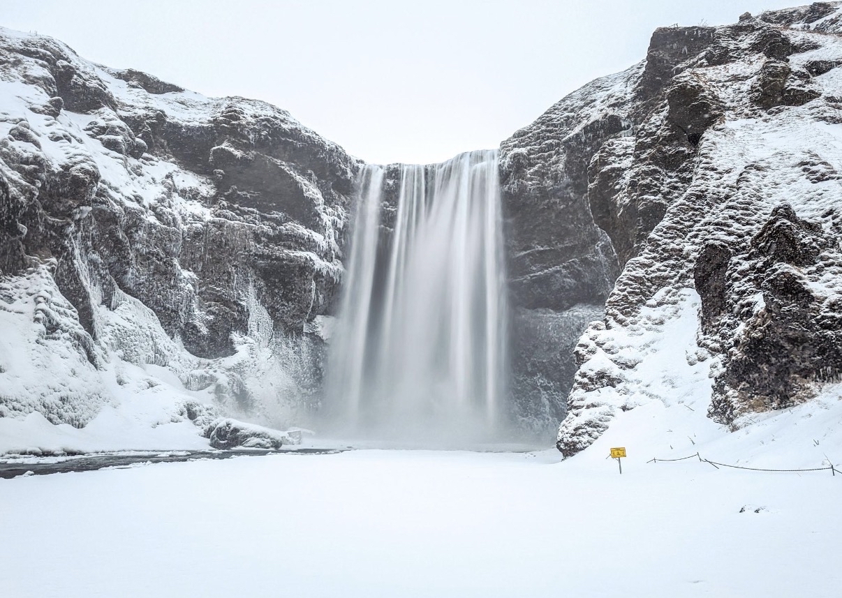 🇮🇸Iceland｜A breathtaking 60-meter-high waterfall! A double rainbow might even appear in the sunlight🌈