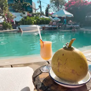 Is there a swimming pool in Bali where you can go diving? Mrs. Sippi