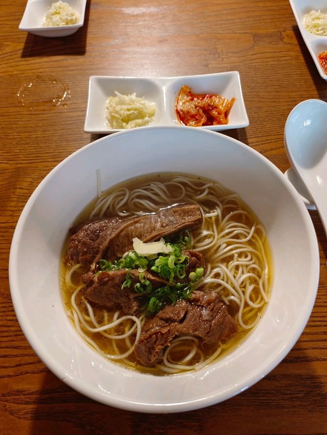 台北松山美老，老楊在二樓私宅牛肉麵
