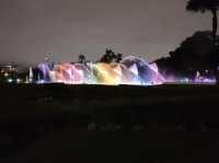  Beautiful park woven with water and light 