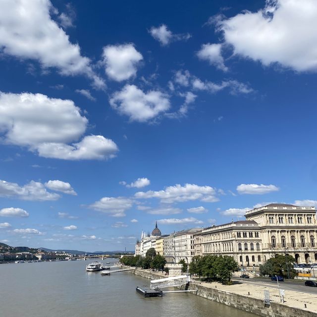 🇭🇺 The Iconic Chain Bridge 🌉