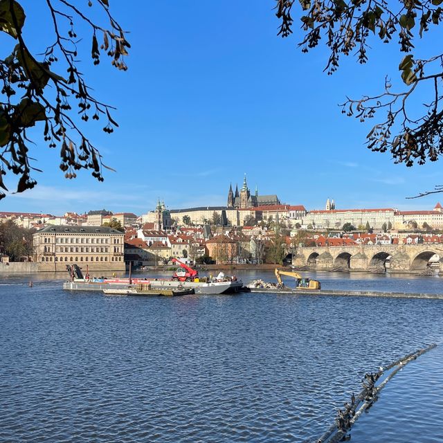 The Dancing House & Prague city 🤩 