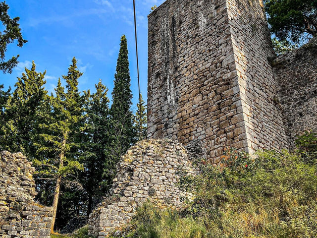 Medieval Castle of Livadia 🗺️