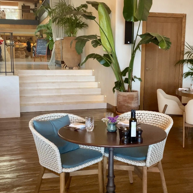 A Culinary Delight in Ibiza 🍽️🍷