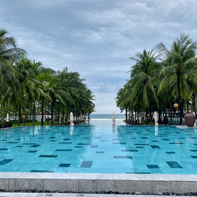 Snap-Worthy Stay 🤳🌴☀️