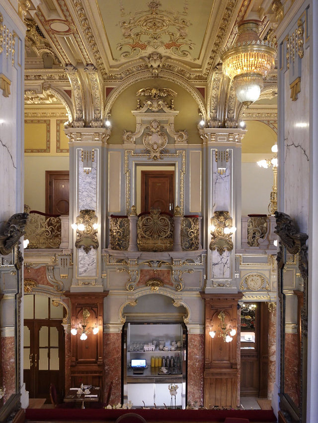 Budapest | The most beautiful coffee shop in the world