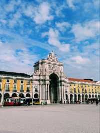 🌟 Discover the Charm of Praça do Comércio in Lisbon 🇵🇹🚶‍♂️