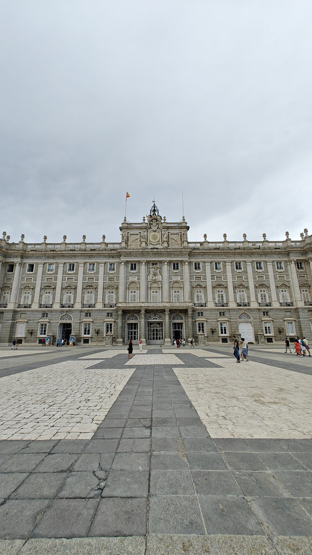 📍Palacio Real de Madrid: Royal Armory & Throne Room – A Look at Spanish Royal History