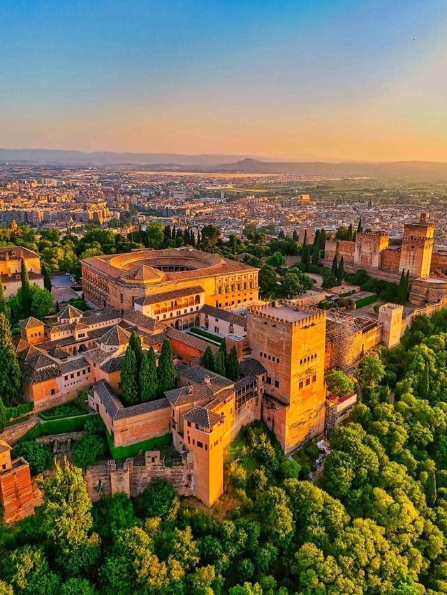 🌄 The Hills of Granada: A Tapestry of History and Breathtaking Views 🇪🇸✨