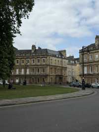 The Royal Crescent in Bath: A Georgian Masterpiece 🏛️